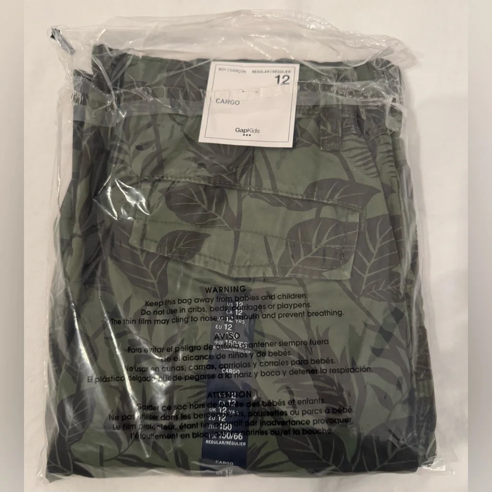 NWT Boy’s Gap Palm Print Cargo Shorts (12)